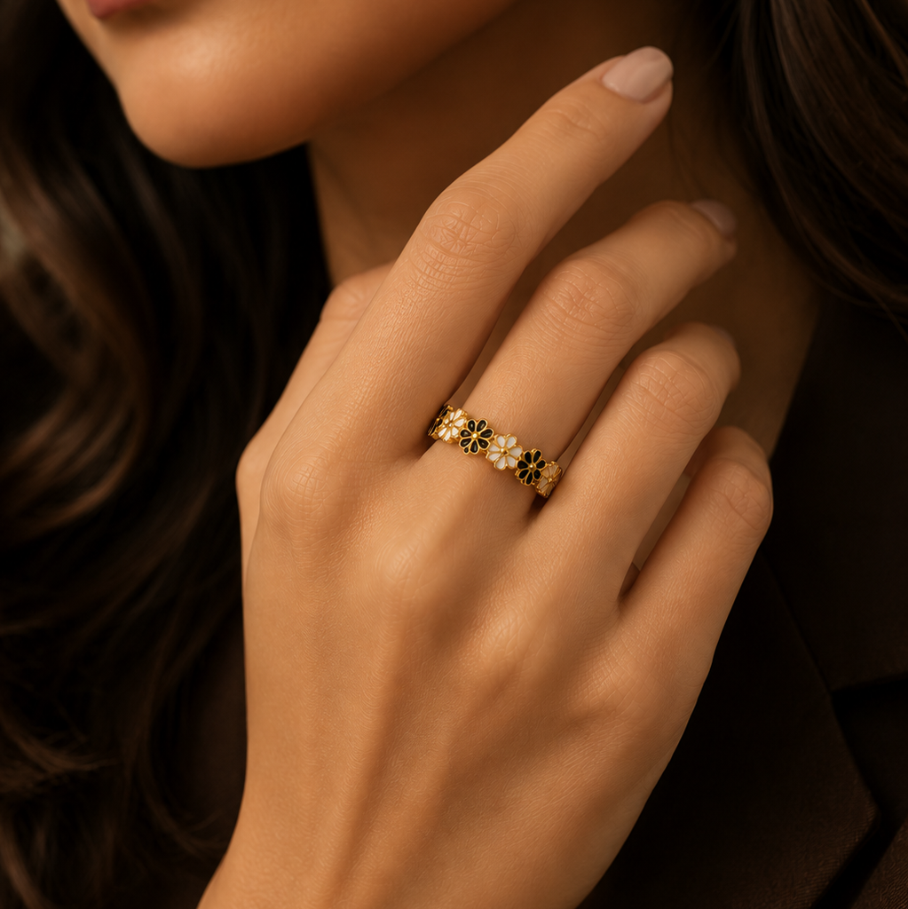 Black & White Flower Ring