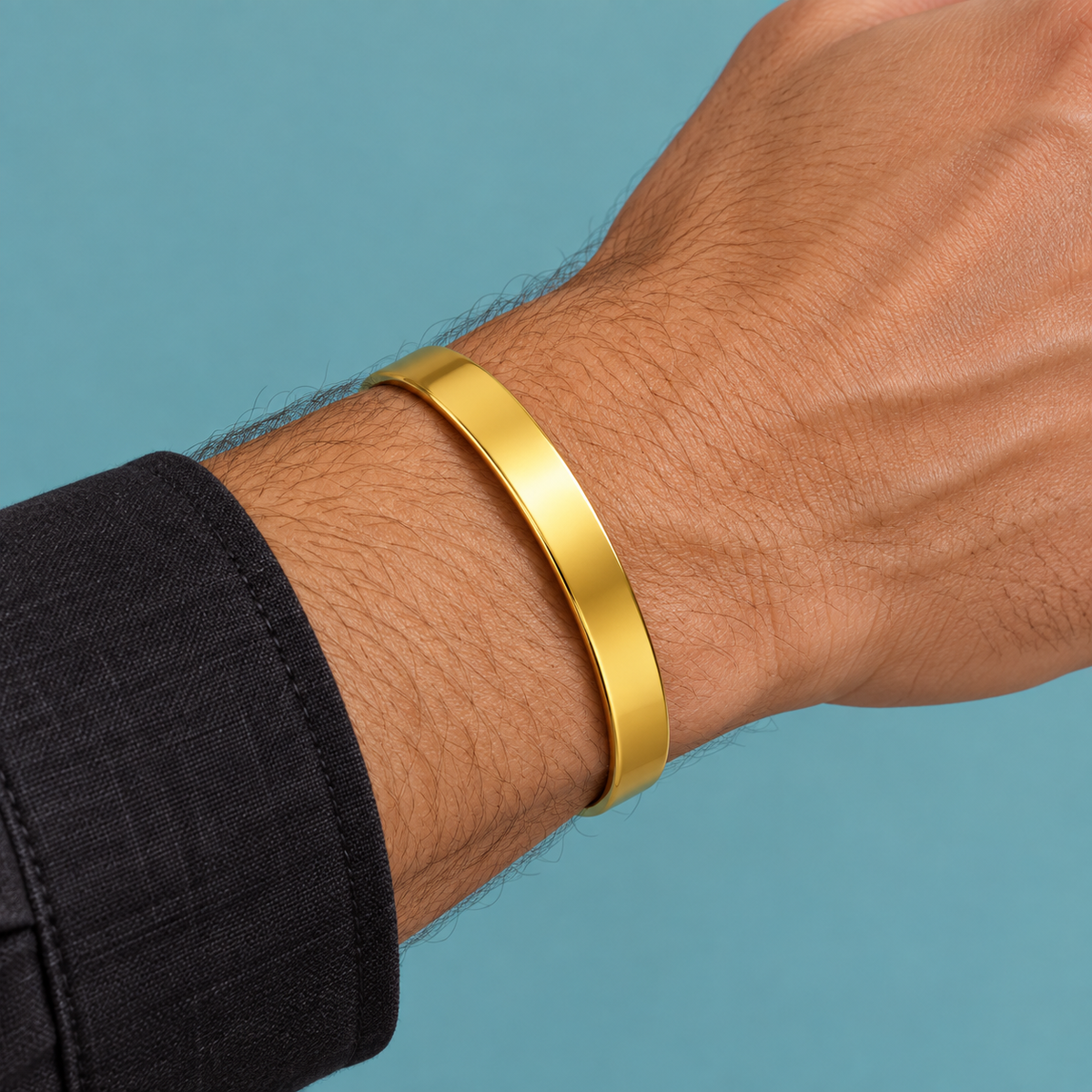 The Everyday Cuff bracelet, product photo 4.