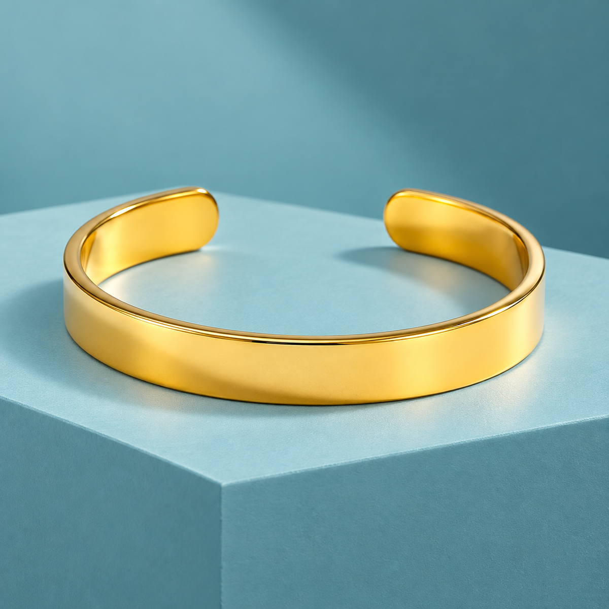 The Everyday Cuff bracelet, product photo 6.