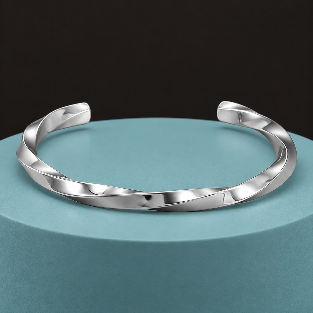 Twist Cuff bracelet, product photo 6.