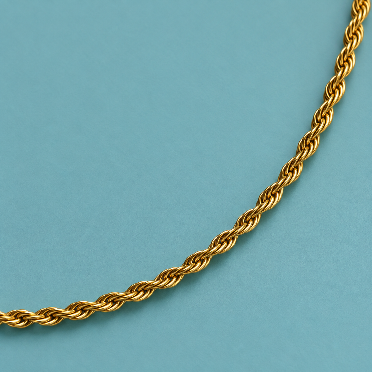 Close-up of the necklace's repeating twisted links